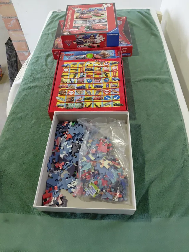 1 puzzle de rayo mqueen y 1 conecta y contesta