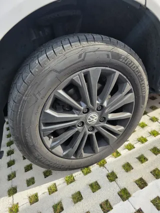 4 Neumáticos Bridgestone Duravis R660 215-60-17 C