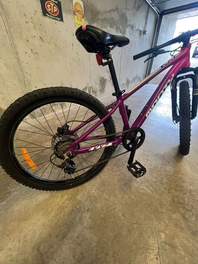 Bicicleta Monty KX7D morada y rosa. 
