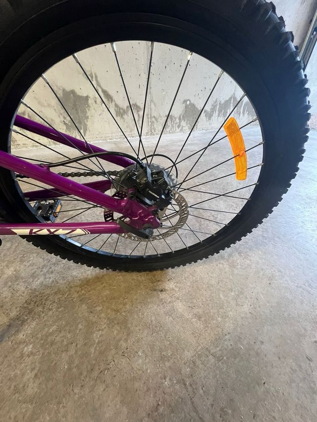 Bicicleta Monty KX7D morada y rosa. 