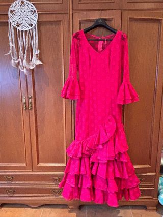 Traje de gitana rosa con volantes