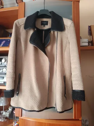 Chaqueta Beige y Negra
