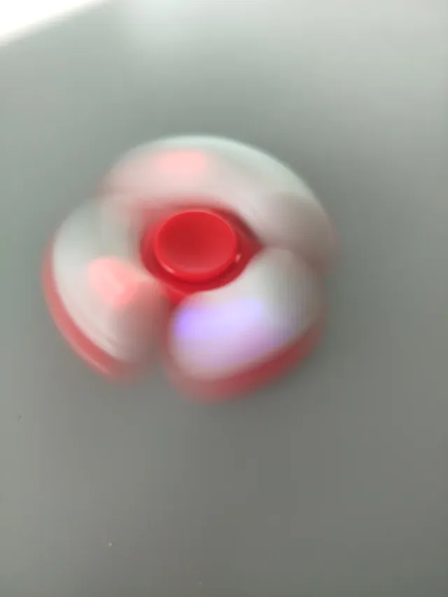 Fidget spinner rojo con luces