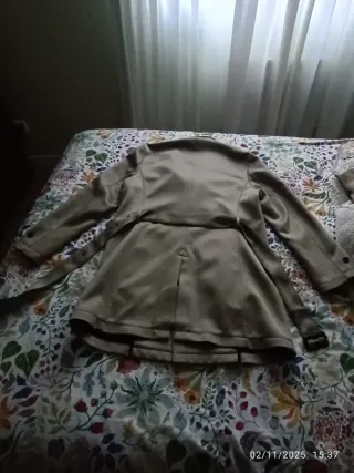 Gabardina beige de hombre