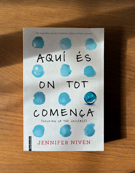 Aquí és on tot comença: (Holding up the Universe)