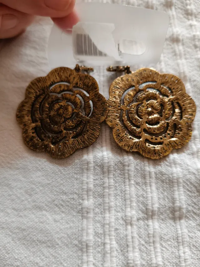 Pendientes Flor Dorados con Cristales Blancos