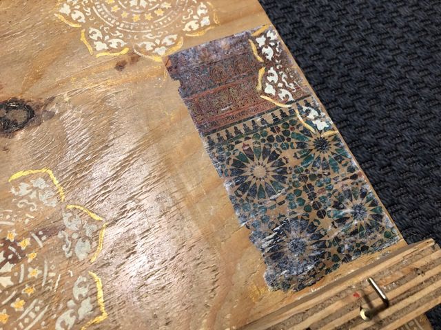 Colgador de llaves de madera decorado