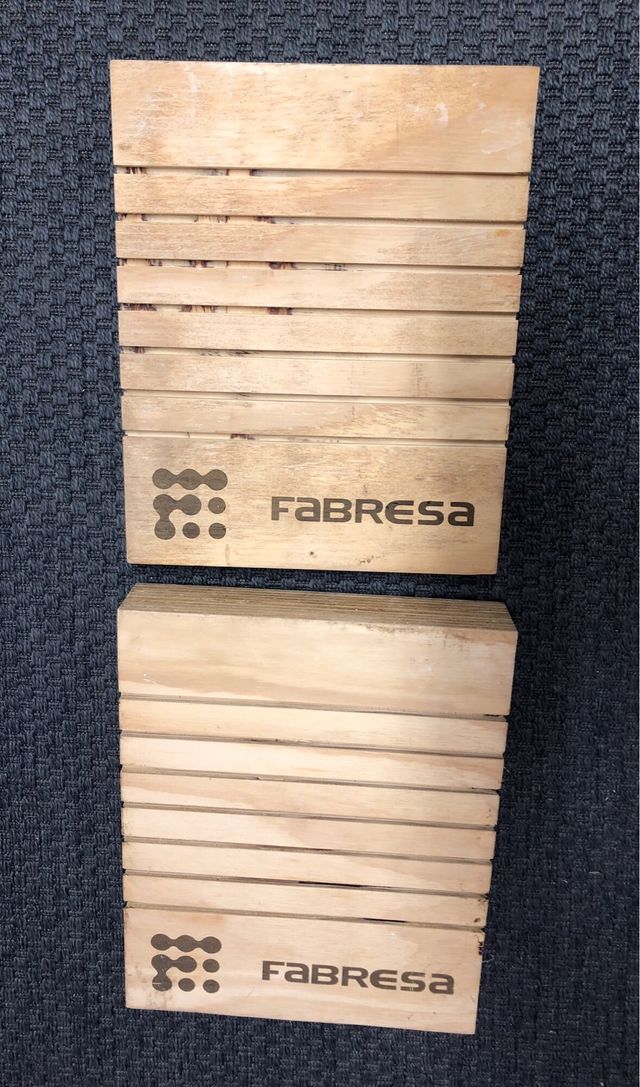 Colgador de llaves de madera decorado