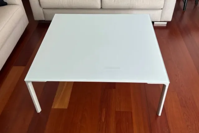 Mesa centro cristal y metal gris