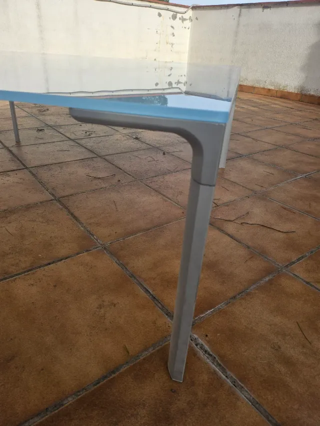 Mesa centro cristal y metal gris