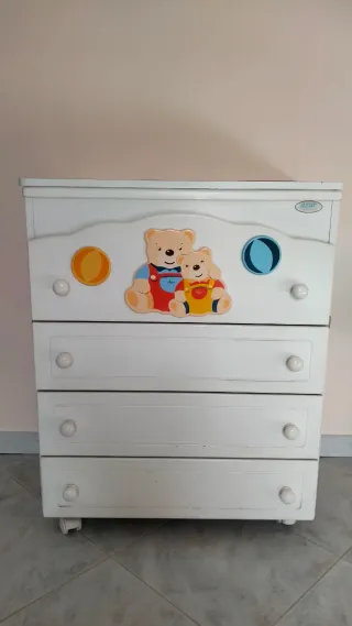 Cassettone fasciatoio per bambini con vaschetta