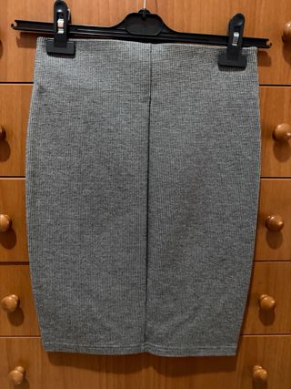 Falda tubo gris y blanca