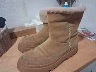 Botas de invierno beige y marrón