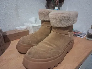 Botas de invierno beige y marrón