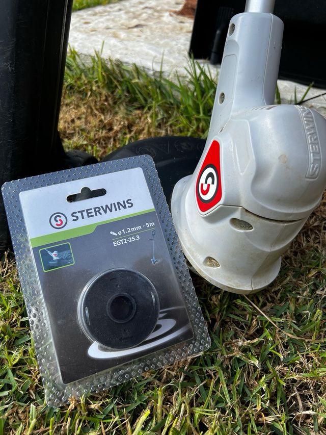 Cortabordes césped Sterwins y carrete de hilo