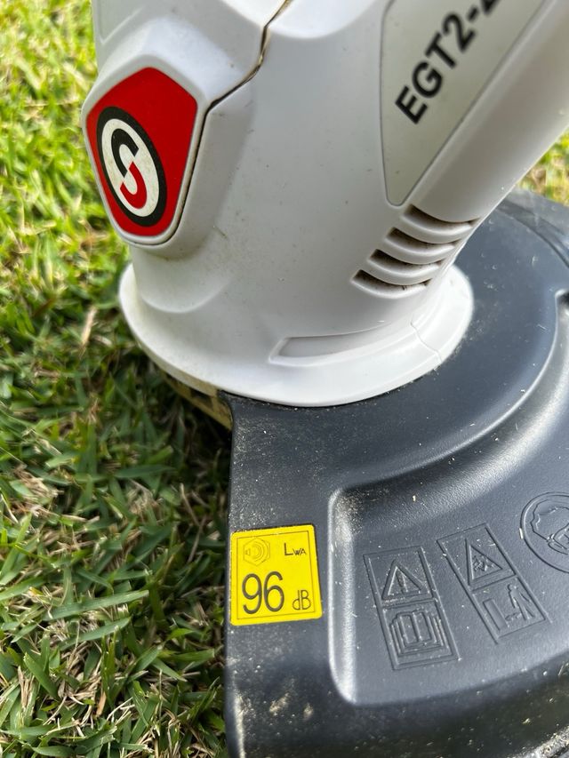 Cortabordes césped Sterwins y carrete de hilo