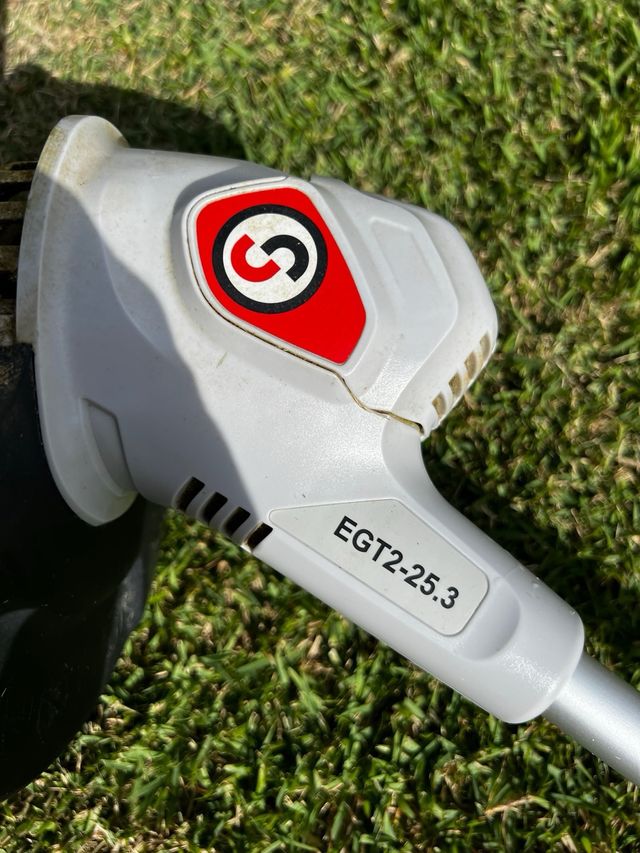 Cortabordes césped Sterwins y carrete de hilo