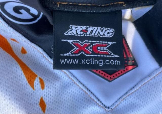 Ropa de moto XCTING naranja y blanca