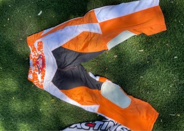 Ropa de moto XCTING naranja y blanca