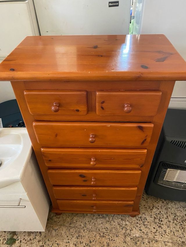 Cómoda de madera color miel