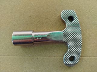 Llave contador agua T cierre seguridad