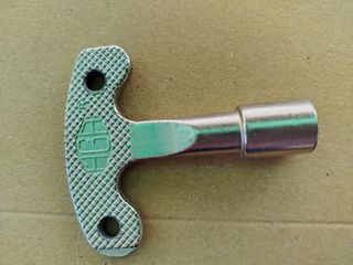 Llave contador agua T cierre seguridad