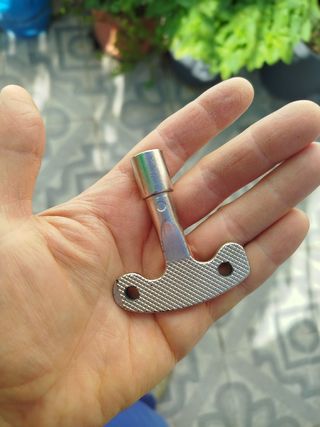 Llave contador agua T cierre seguridad