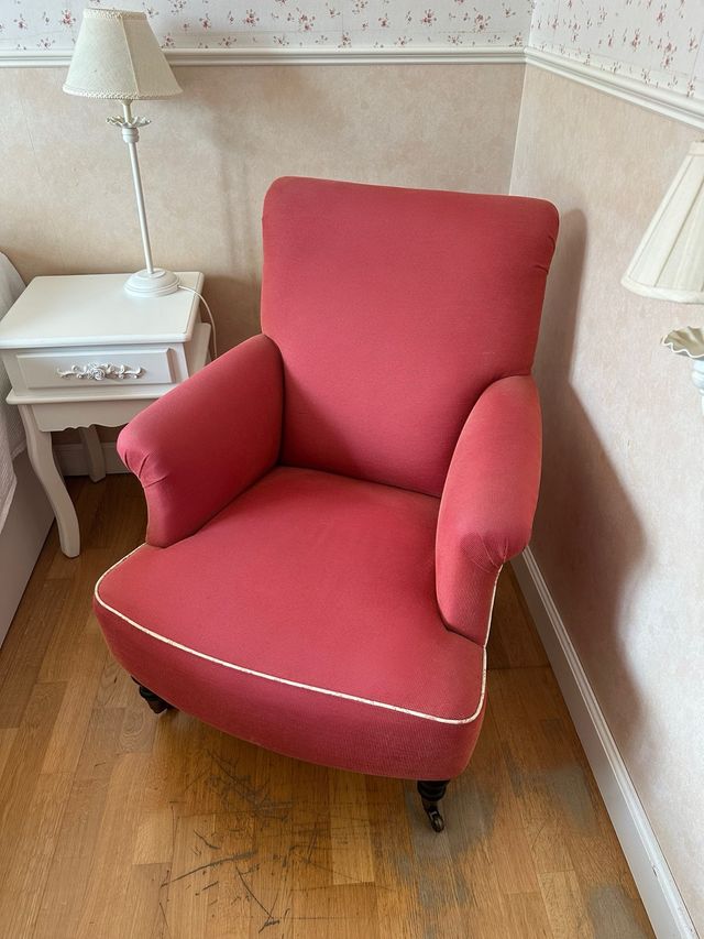 Poltrona in tessuto rosso