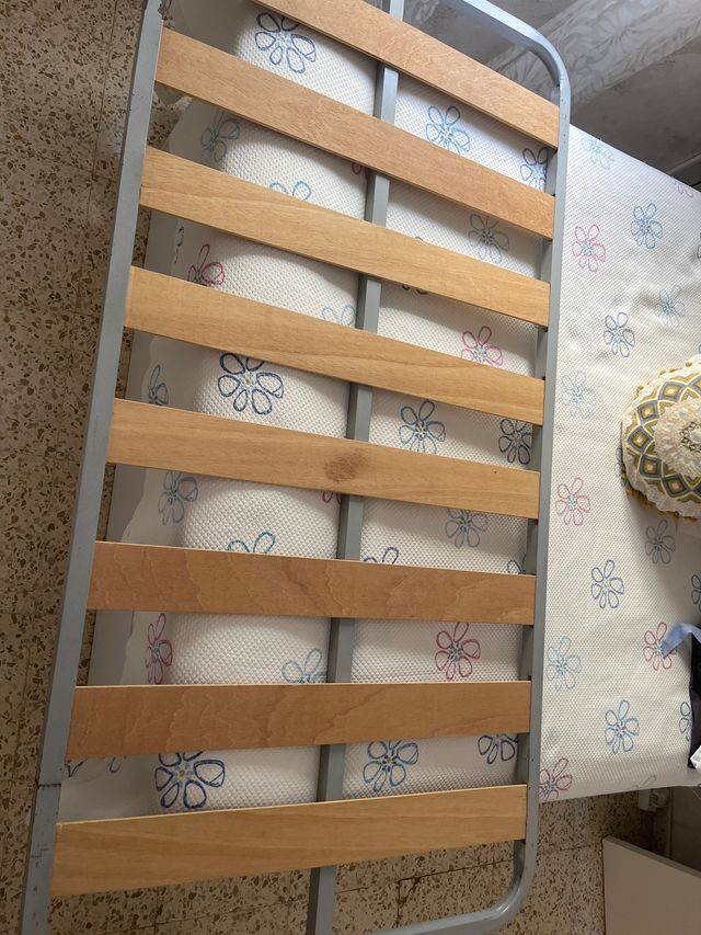 Somier de madera y metal