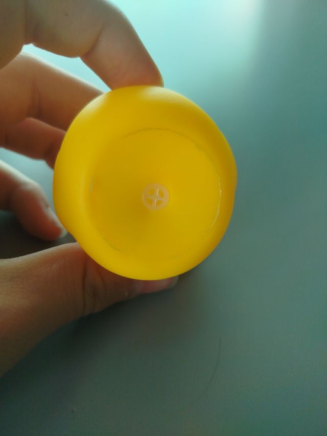 Juguete Pato de goma amarillo con gafas de sol