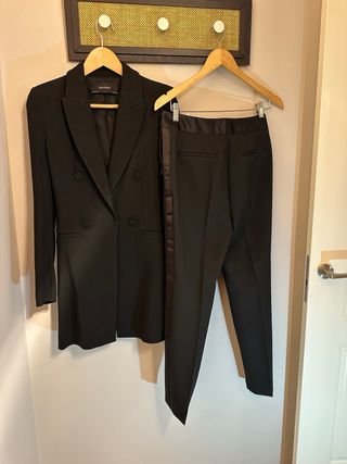 Traje Zara Mujer: Blazer y Pantalón Negro
