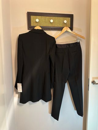 Traje Zara Mujer: Blazer y Pantalón Negro