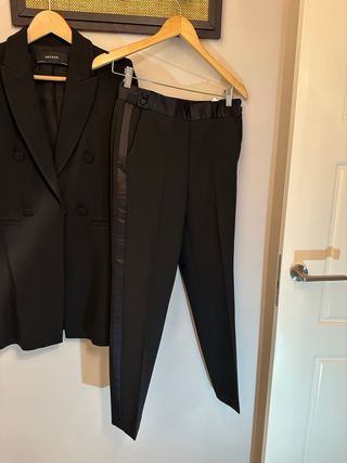 Traje Zara Mujer: Blazer y Pantalón Negro