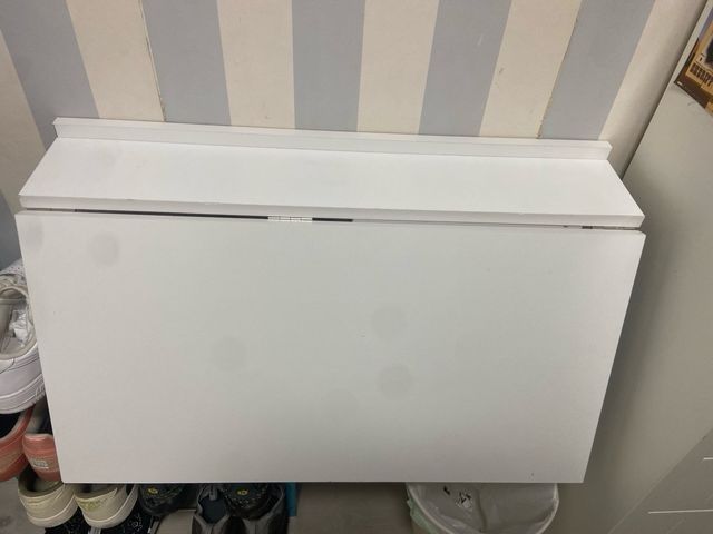 Mesa plegable de madera lacada blanca