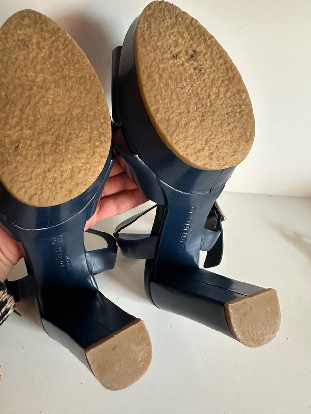 Sandalias tacón Martinelli azul y dorado