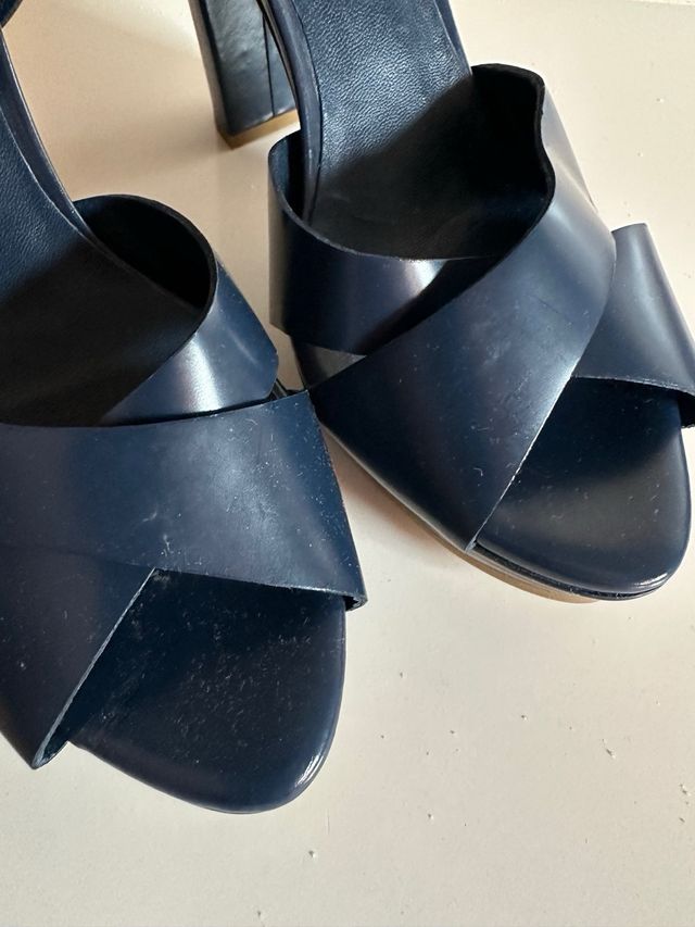 Sandalias tacón Martinelli azul y dorado