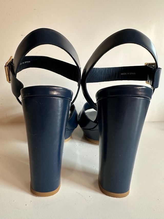 Sandalias tacón Martinelli azul y dorado