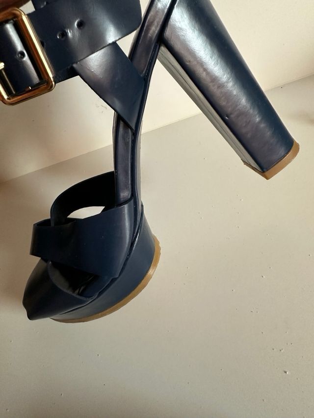 Sandalias tacón Martinelli azul y dorado