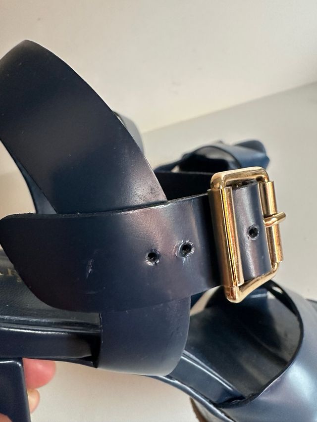 Sandalias tacón Martinelli azul y dorado