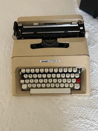 Máquina de escribir Olivetti Lettera 35 + Caja