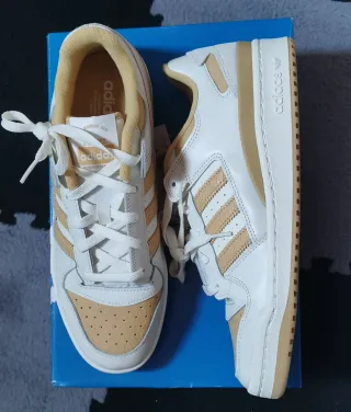 Zapatillas Adidas Forum Low Beige y Blanco