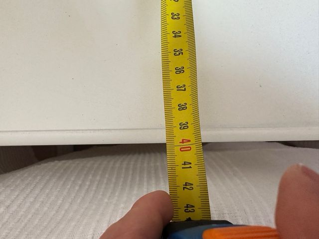 2 comodini bianchi con cassetto