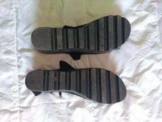 Sandalias de cuña negras