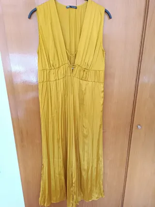 Mono de fiesta Zara amarillo/dorado talla M