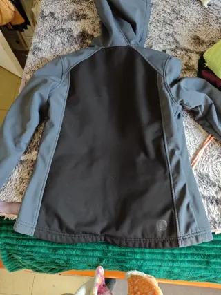 Cazadora mujer negra y gris