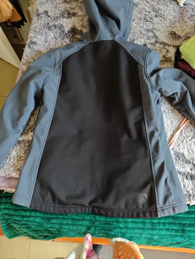 Cazadora mujer negra y gris