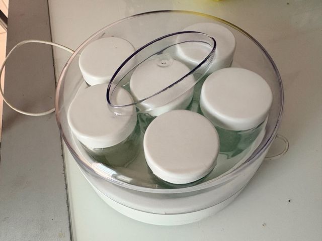 Yogurtera Lclatronic con 6 tarros