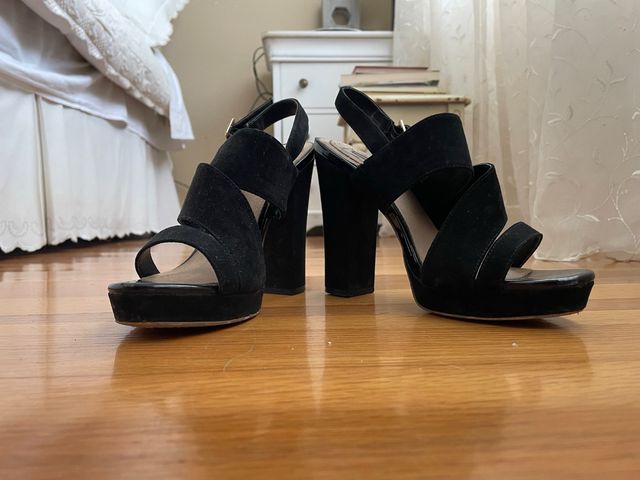 Zapatos de tacón negros