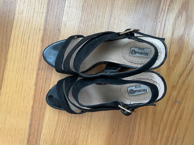 Zapatos de tacón negros