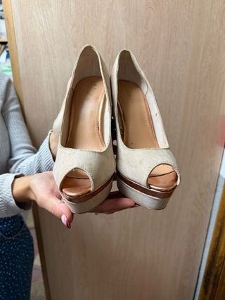 Zapatos de tacón peep toe beige talla 38